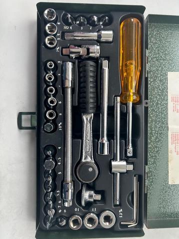 Boite à douilles 35 pieces beschikbaar voor biedingen