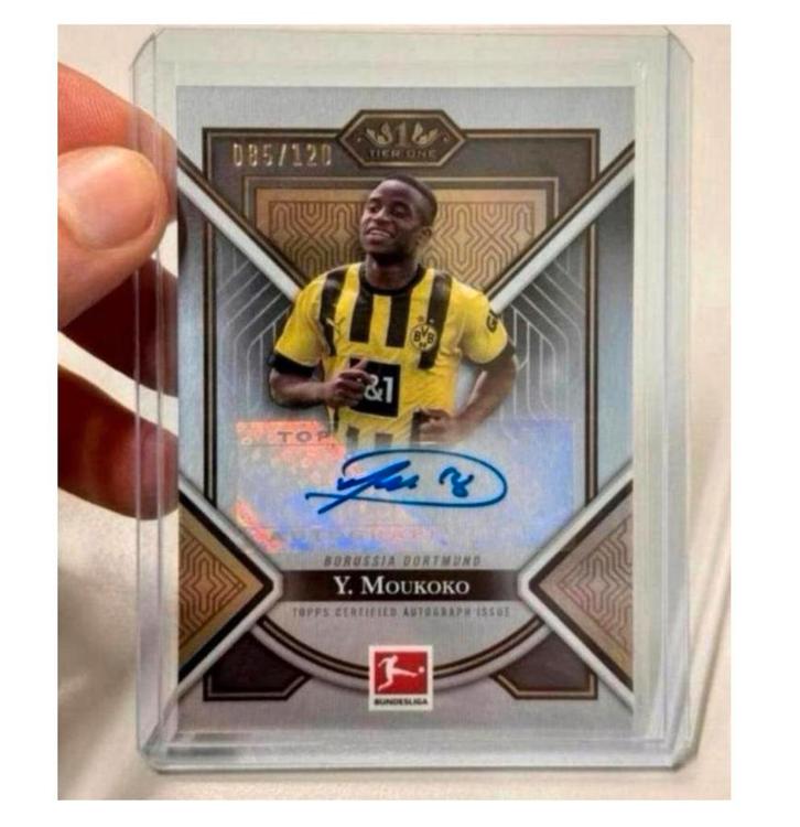 Topps Youssoufa Moukoko Young Gold GESIGNEERD /120 limited, Verzamelen, Sportartikelen en Voetbal, Nieuw, Spelerskaart, Ophalen of Verzenden