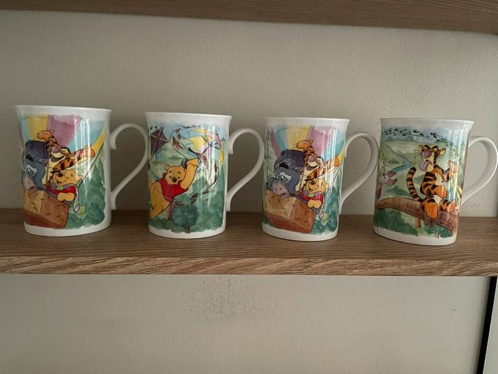 Vintage set van 4 mokken van Winnie The Pooh (Disney), Huis en Inrichting, Keuken | Servies, Zo goed als nieuw, Kop(pen) en/of Schotel(s)