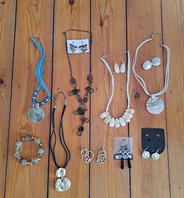 Lot de colliers + boucles d'oreille fantaisie  beschikbaar voor biedingen