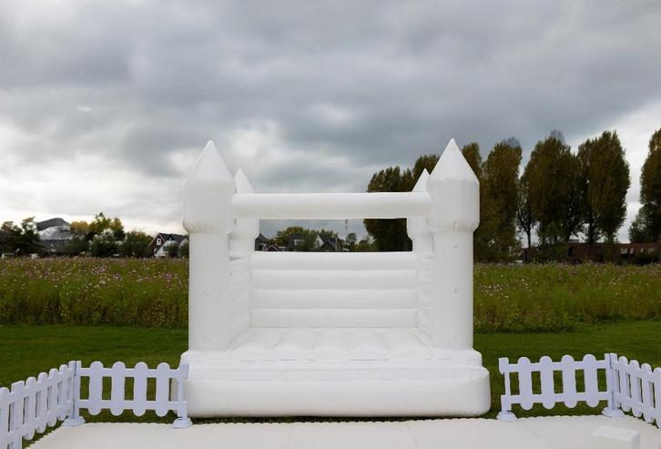 Witte springkussens Te Koop! Direct afhalen mogelijk, Hobby en Vrije tijd, Feestartikelen | Verhuur, Nieuw, Ophalen