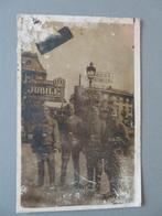 oude foto PK militairen voor Hotel ? reclame Bier tabak ?, Verzamelen, Foto's en Prenten, Verzenden, Foto, Zo goed als nieuw, Gebouw