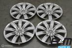 Set originele 17 inch wieldoppen VW Tiguan 3 5NA601147A, Gebruikt, Band(en)