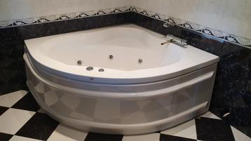 Hoekbad , Jacuzzi , Bubbelbad, Whirlpool, Badmeubel , etc beschikbaar voor biedingen