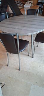 Ronde tafel met stoelen, Enlèvement