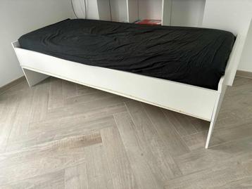 Eenpersoonsbed (90  200 cm) frame + boxspring + matras. beschikbaar voor biedingen