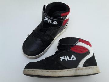 Mooie FILA sportschoentjes, maat 25, unisex, in prima staat beschikbaar voor biedingen