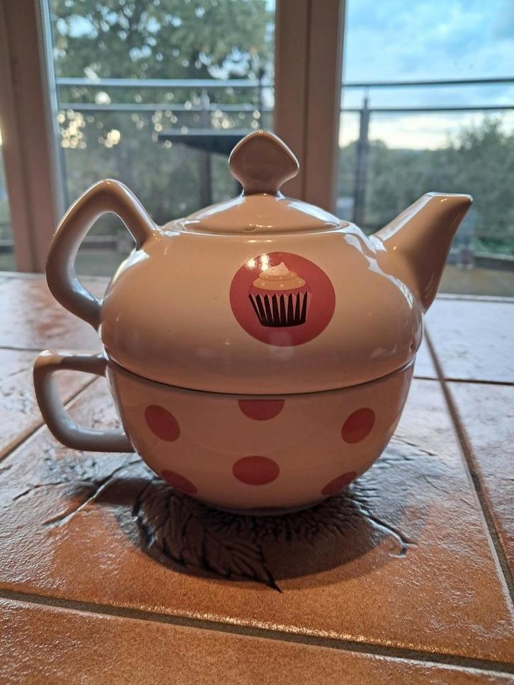 Théière Tea for one Cupcake, Maison & Meubles, Cuisine | Vaisselle, Utilisé, Récipient(s), Autres styles, Céramique, Enlèvement ou Envoi
