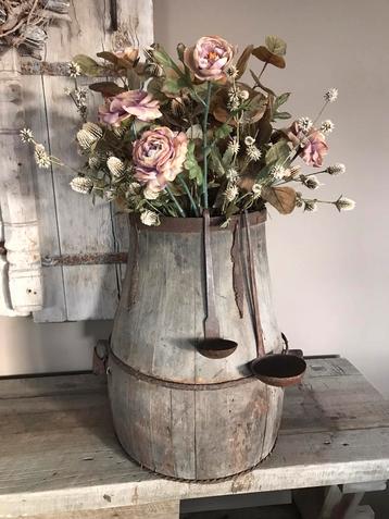 Houten pot (vaas) met ijzeren beslag (gekocht puur wonen), Ophalen of Verzenden, Zo goed als nieuw