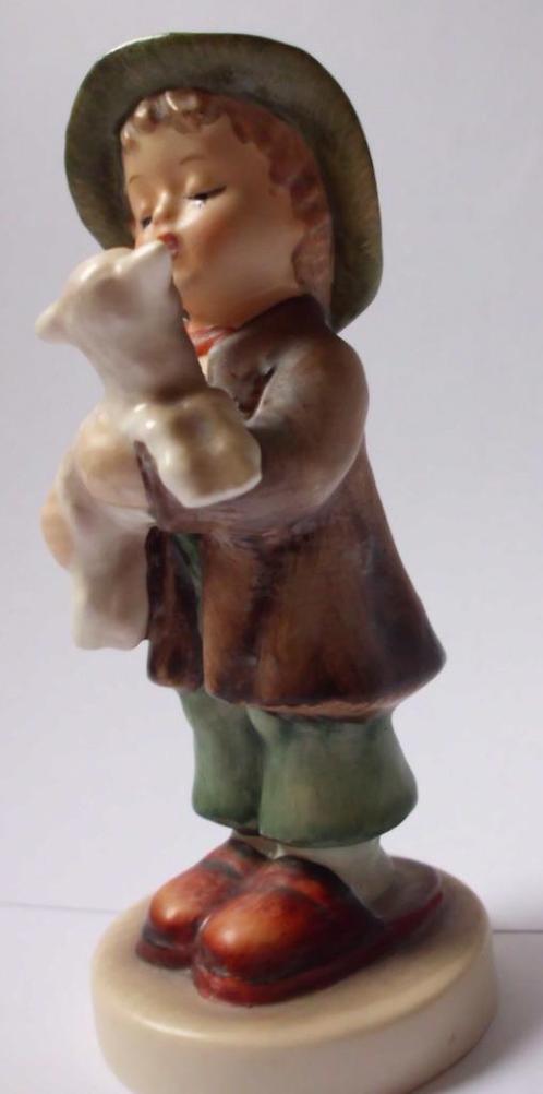 M I Hummel: 68 2/0 -Lost Sheep- TMK-4 - Hoogte: 11 cm., Collections, Statues & Figurines, Utilisé, Hummel, Envoi