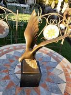 SCHITTEREND DIER IN BRONS GESIGNEERD (de vlucht van de duif), Antiek en Kunst, Ophalen of Verzenden, Brons