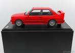 BMW M3 E30 1986-1990 Rood met Vitrine 1-8 GT Spirit Limited, Hobby en Vrije tijd, Modelauto's | 1:5 tot 1:12, Nieuw, 1:5 t/m 1:8