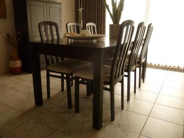 Eetkamertafel met 6 stoelen beschikbaar voor biedingen