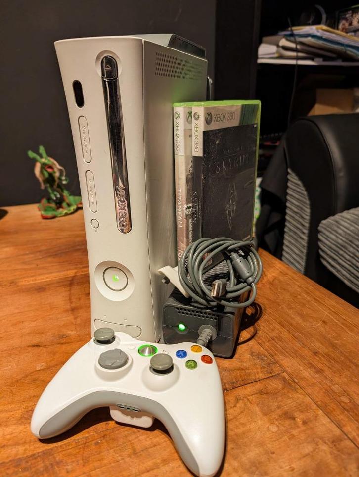 Xbox 360 met oud dashboard en 2 games + bakje, Games en Spelcomputers, Spelcomputers | Xbox 360, Refurbished, 20 GB, 360 Arcade of Core