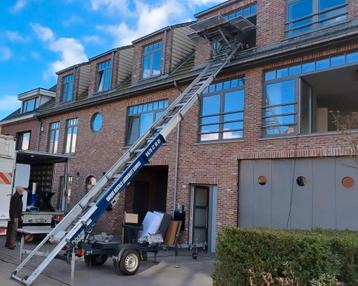 Kleine Treklift op Aanhangwagen te huur met Bediener  beschikbaar voor biedingen