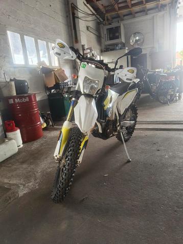 Enduro Husqvarna gekeurd voor verkoop beschikbaar voor biedingen