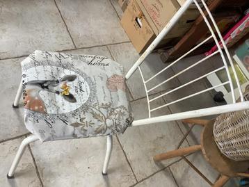 Jolie chaise métal vintage  beschikbaar voor biedingen
