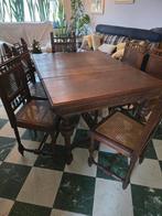 Antieke tafel met stoelen, Enlèvement