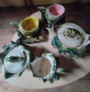 Oud Theeservies beschikbaar voor biedingen
