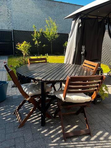 Houten tafel te koop  zonder de stoelen  beschikbaar voor biedingen