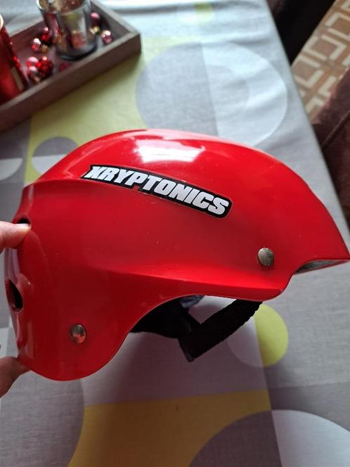 Helm rood fiets / skate / BMX, Fietsen en Brommers, Fietsaccessoires | Fietshelmen, Zo goed als nieuw, S, Ophalen of Verzenden