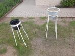 2 oude bloemenstaanders voor buiten (metaal), Ophalen, Metaal