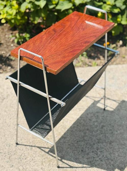 Vintage krantenbak ‘60, Huis en Inrichting, Woonaccessoires | Krantenbakken en Lectuurbakken, Gebruikt, Ophalen of Verzenden