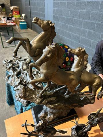 beeld van 3 paarden, Enlèvement
