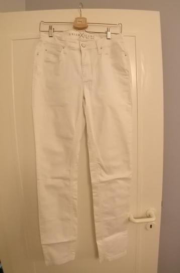 Witte en gele jeans broek beschikbaar voor biedingen