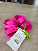 Crocs NIEUW maat 22-23 fuchsia, Enfants & Bébés, Vêtements de bébé | Chaussures & Chaussettes, Enlèvement