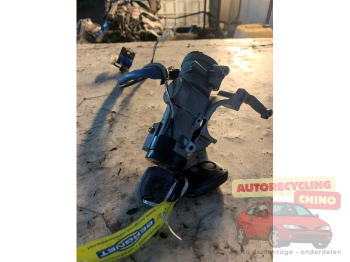 Kontaktslot + Sleutel van een Kia Carnival, Auto-onderdelen, Overige Auto-onderdelen, Kia, Gebruikt, 3 maanden garantie, Ophalen of Verzenden