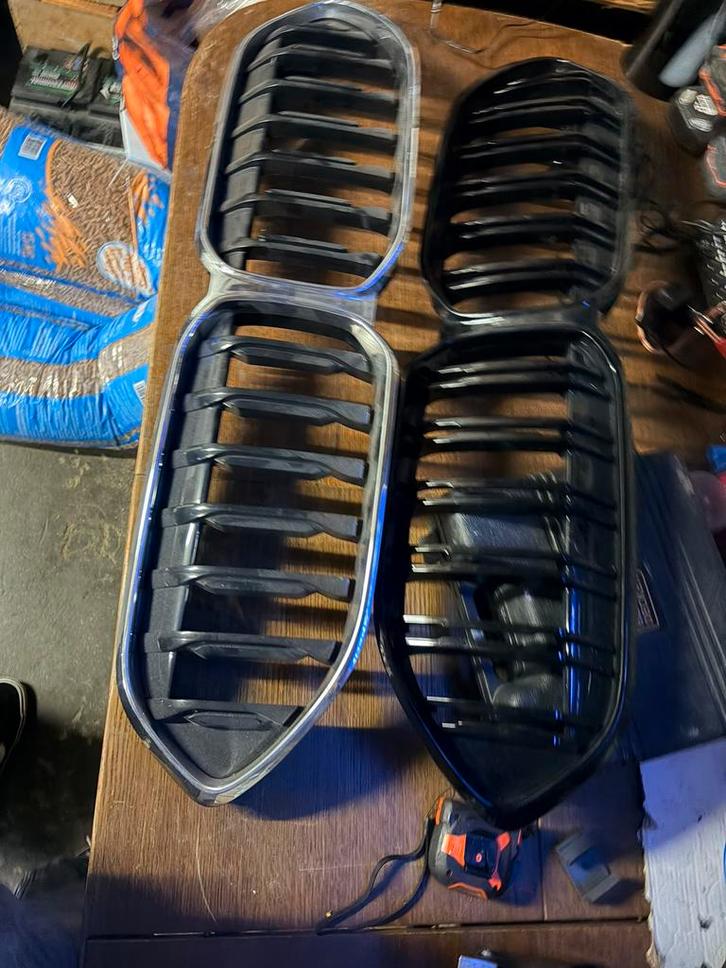 BMW 2-serie grilles (2020) – 1 originele set + 1 zwarte set, Autos : Pièces & Accessoires, Petit matériel, BMW, Enlèvement