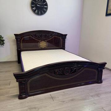 Antiek houten bed met matras 160x200 beschikbaar voor biedingen