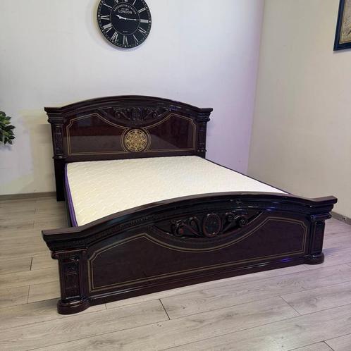 Antiek houten bed met matras 160x200, Antiek en Kunst, Antiek | Meubels | Bedden, Verzenden