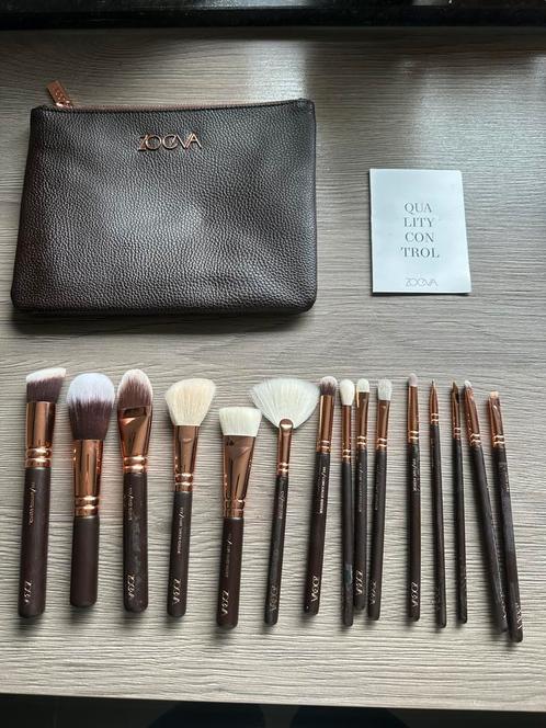 Zoeva The Artists Brush Set: 15 kwasten in een elegant tasje, Handtassen en Accessoires, Uiterlijk | Cosmetica en Make-up, Zo goed als nieuw