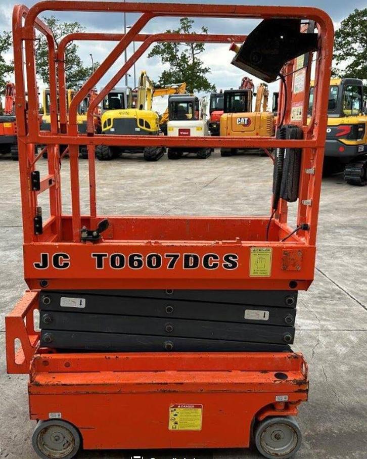 Plate-forme élévatrice Dingli JCTP0607DCS, Articles professionnels, Machines & Construction | Ascenseurs, Échafaudages & Échelles