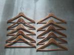 10 houten kapstokken, Ophalen
