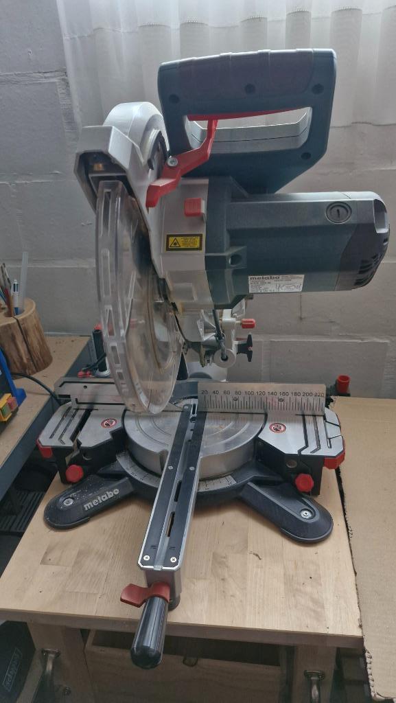 Metabo KGS 305 M afkort- en verstekzaag met trekfunctie, Doe-het-zelf en Bouw, Gereedschap | Zaagmachines, Zo goed als nieuw, Afkortzaag