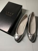 LOVE Schoenen zilver type ballerina met kleine sleehak., Love, Enlèvement ou Envoi, Autres couleurs, Porté