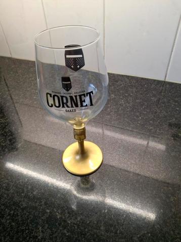 Cornet glas goud beschikbaar voor biedingen