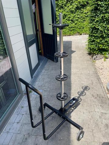 Standaard op wieltjes met rem voor autowielen beschikbaar voor biedingen
