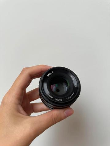 Meike 35mm F/1.4 disponible aux enchères