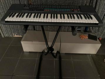 Casio keyboard met staander