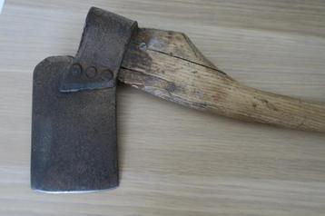 Hand gesmeed oud hakbijl beschikbaar voor biedingen