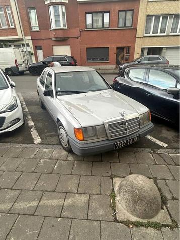 Mercedes 300D W124 – Moteur tourne bien – À finir – 1300€, Autos, Euro 2, Argent ou Gris, Achat, Bleu