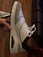 White skechers, Vêtements | Hommes, Chaussures, Enlèvement, Porté, Blanc, Baskets