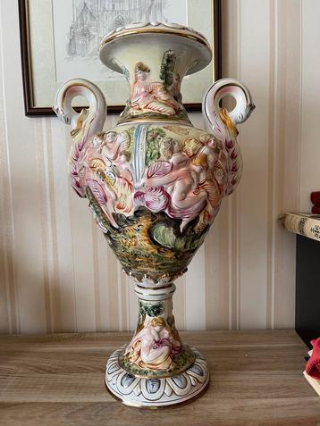 Prachtige grote Capodimonte vaas, 58,5 cm beschikbaar voor biedingen