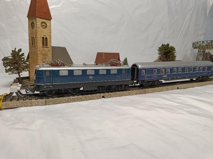 Märklin HO 3 rails – loco E41024 + wagon 4581 – collection, Hobby & Loisirs créatifs, Trains miniatures | HO, Utilisé, Set de Trains