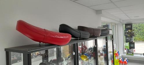 Selle Dax 5,5 L rouge, Vélos & Vélomoteurs, Pièces de cyclomoteur | Général, Neuf, Selle, Enlèvement