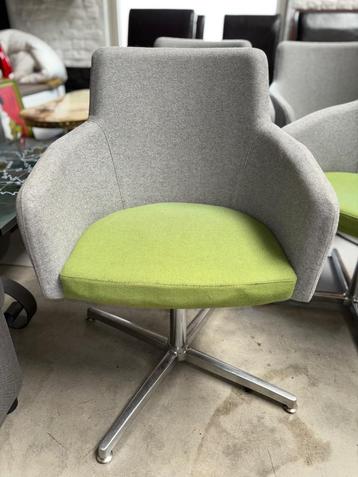 6 chaises gris beschikbaar voor biedingen